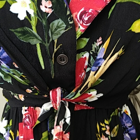 COPY - SWELL Button down Tie Front Floral Dress 6 - Picture 5 of 7